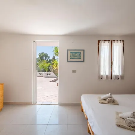 In Villa, 1 Minuto Da Affittacamere Porto Pino