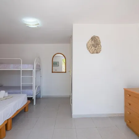 Maison d'hôtes In Villa, 1 Minuto Da Porto Pino